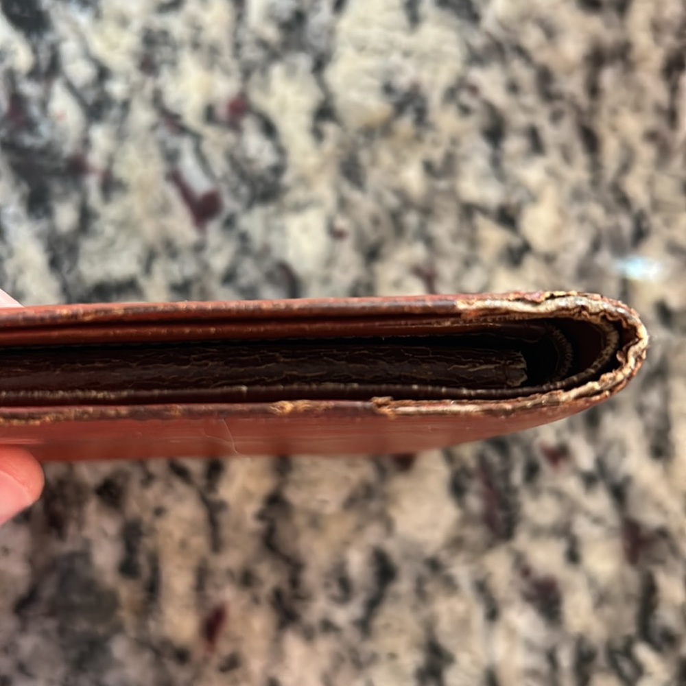 Louis Vuitton Epi Bifold Wallet - Picture 16 of 16